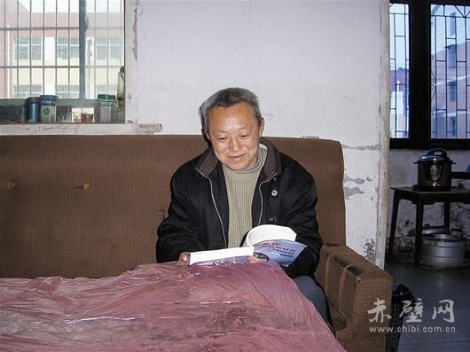退休在家的饶炎林