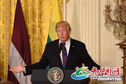 当地时间4月3日,美国总统特朗普在白宫会见波罗的海三国元首,并出席联合记者会。图为特朗普出席联合记者会。记者 刁海洋 摄 当地时间4月3日,美国总统特朗普在白宫会见波罗的海三国元首,并出席联合记者会。图为特朗普出席联合记者会。记者 刁海洋 摄