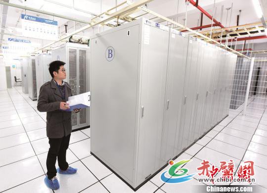 江阴在江苏省率先建成首个县级大数据中心。 沈思远 摄 江阴在江苏省率先建成首个县级大数据中心。 沈思远 摄