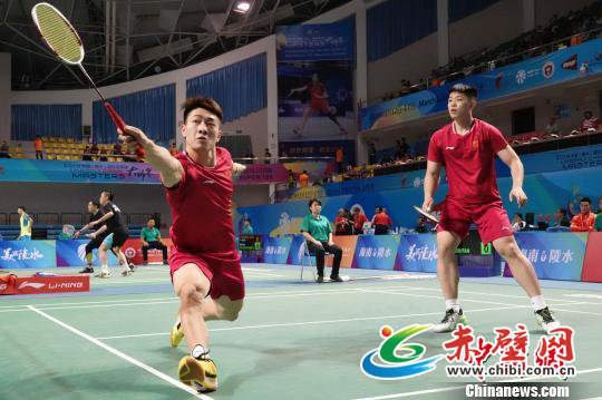 中国(陵水)国际羽毛球大师赛挥拍开打。 李秋溪 摄 中国(陵水)国际羽毛球大师赛挥拍开打。 李秋溪 摄