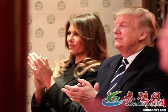 资料图:特朗普和夫人梅拉尼娅。记者 盛佳鹏 摄 资料图:特朗普和夫人梅拉尼娅。记者 盛佳鹏 摄
